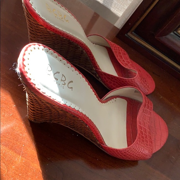 Red Crock print BCBG wicker slides - Picture 2 of 7